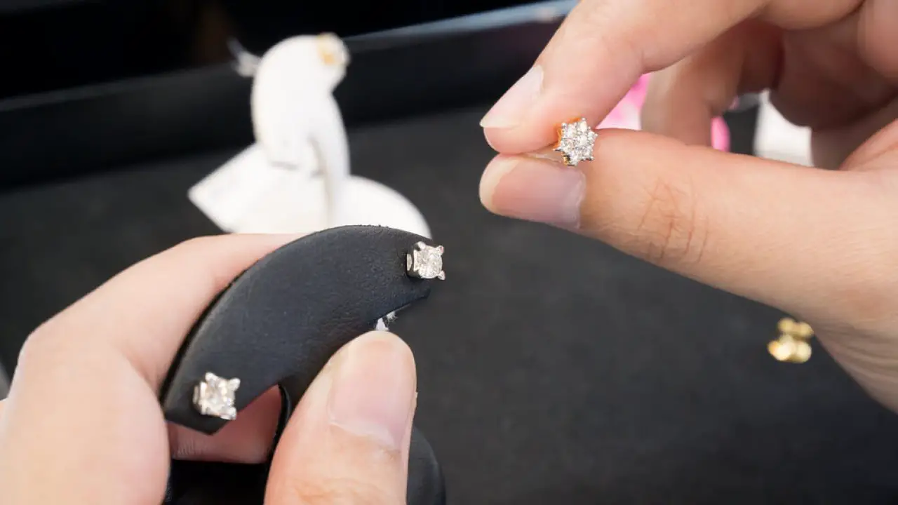 How Big Should Diamond Stud Earrings Be 